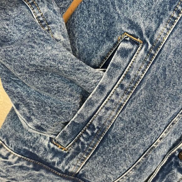 Members Only Nickelodeon Spongebob Denim Trucker Jacket - Picture 8 of 16